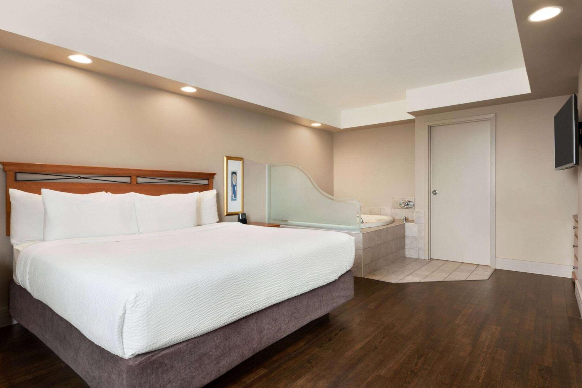Royal Hotel Calgary, Trademark Collection By Wyndham Exteriér fotografie