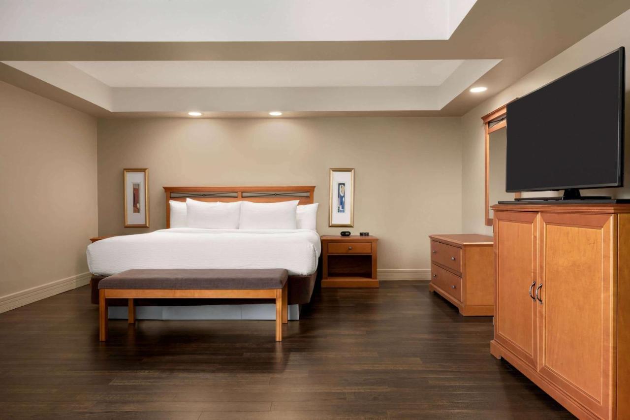 Royal Hotel Calgary, Trademark Collection By Wyndham Exteriér fotografie